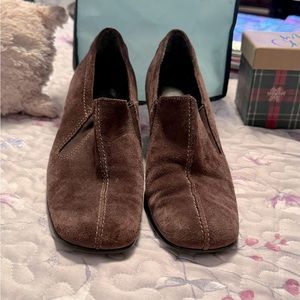 Brown suede Liz Claiborne sexy box-heel pumps